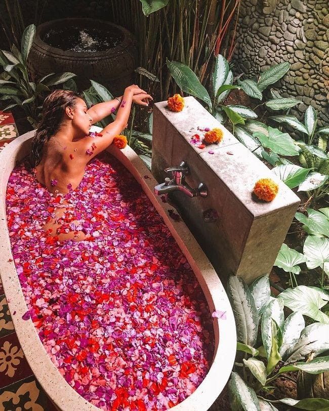 Body Massage with Jacuzzi Bath